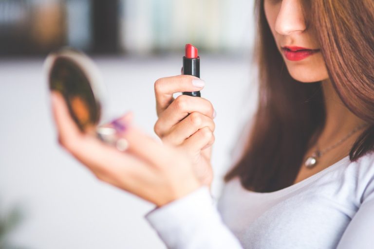 How To Pick The Right Lipstick For Your Skin Tone